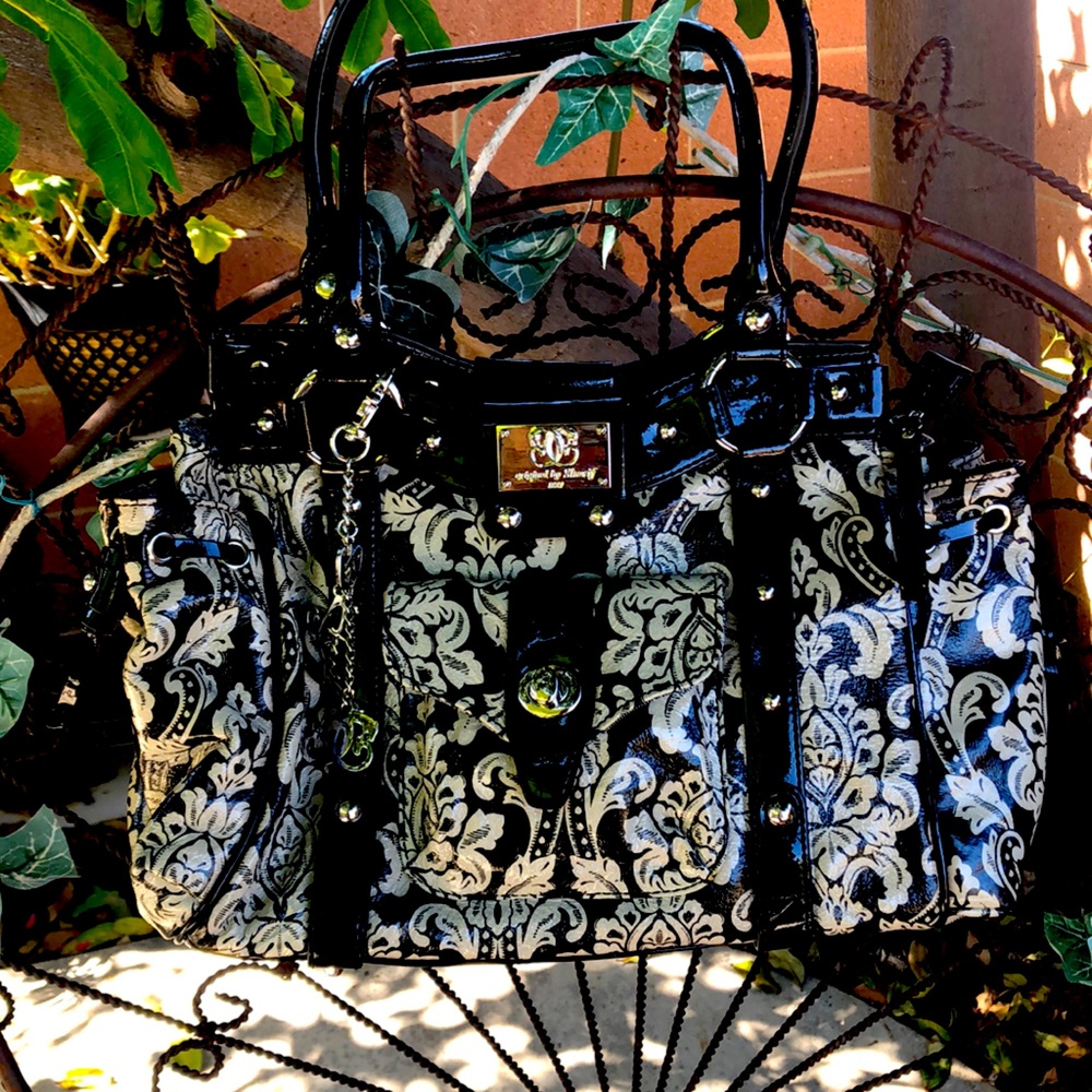 Beautiful purse with extra mini purse inside